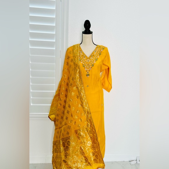 Yellow Kurti set - Picture 3 of 3